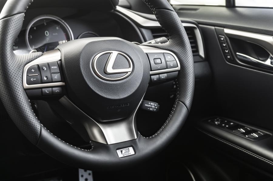 Детали интерьера Lexus RX350 F-Sport 2019 года  (ZA) (фото 27 из 36)